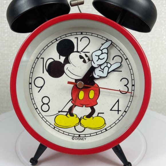 Disney Mickey Mouse Vintage Quartz Movement Clock From The 80's Keeps Good Time - Picture 7 of 11